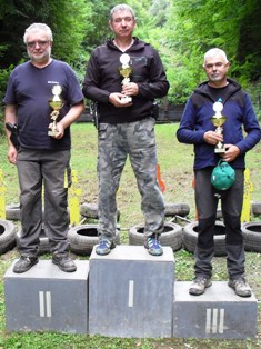 Trojica najlepších seniorov v konečnom hodnotení (zľava) M. Mazúch, M. Slančík a Ľ. Budinský
